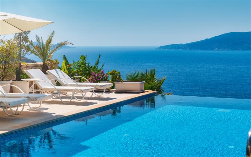 to-100-hotel-show-epistrefei-anabathmismeno-ton-noembrio