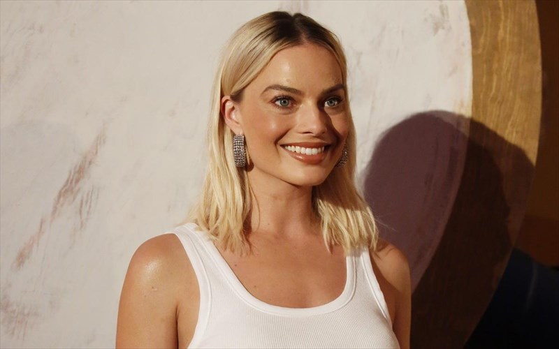 i-margot-robbie-tha-kanei-ena-dialeimma-apo-ta-social-media