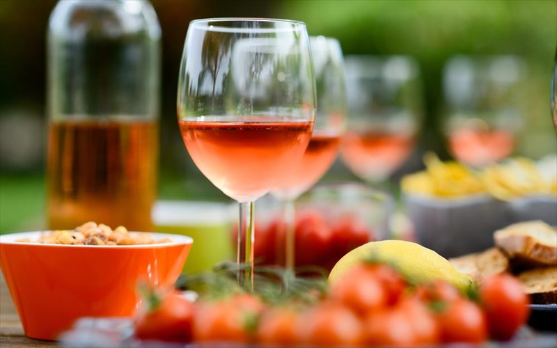 pos-tha-kratisete-to-krasi-sas-drosero-to-kalokairi