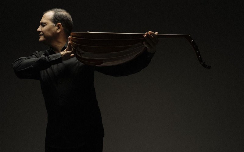 enas-korufaios-deksiotexnis-sto-outi-erxetai-sto-irodeio