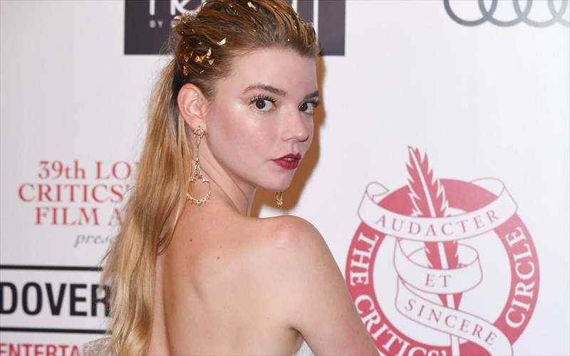 anya-taylor-Joy-i-pliris-paleta-dior-pou-tin-metamorfose-se-thea-tou-olumpou