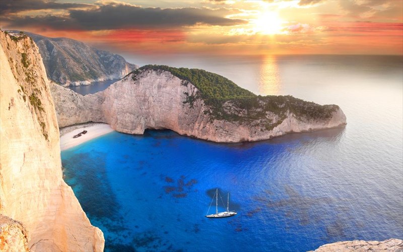 to-kalokairino-iliobasilema-apo-10-panemorfa-simeia-tis-elladas