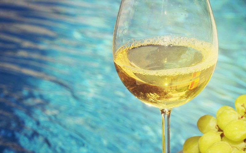 krasi-me-aroma-berikoko-ti-simainei