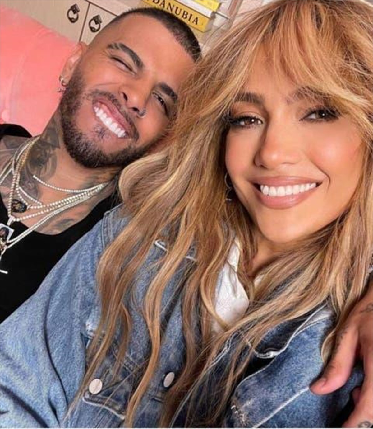 h-Jennifer-lopez-kukloforei-neo-kommati-me-ton-rauw-alejandro