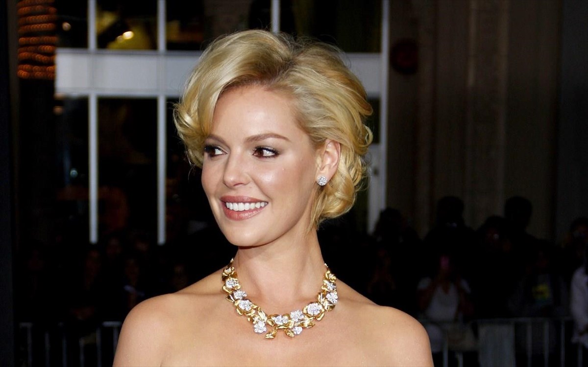 posi-pisti-krubetai-piso-apo-tin-theiki-omorfia-tis-katherine-heigl