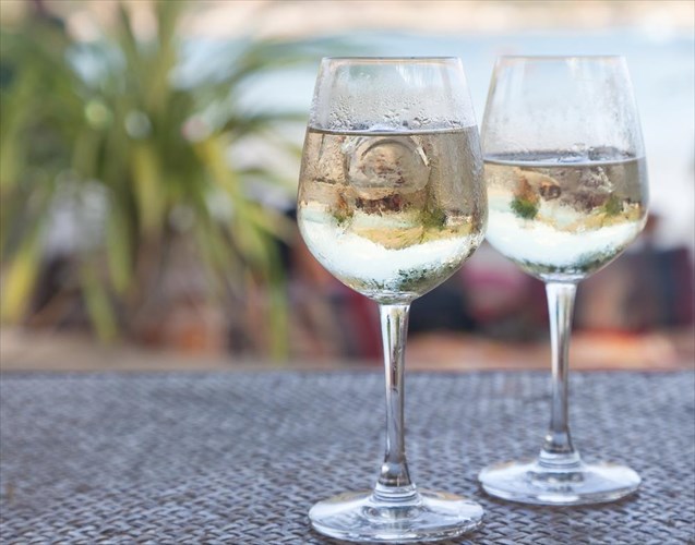 pagakia-sto-krasi-sosto-i-lathos-lathos