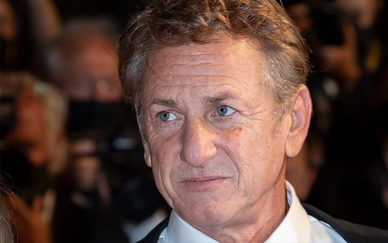 o-sean-penn-den-epistrefei-sti-douleia-eos-otou-ithopoioi-kai-texnikoi-tis-seiras-gaslit-emboliastoun