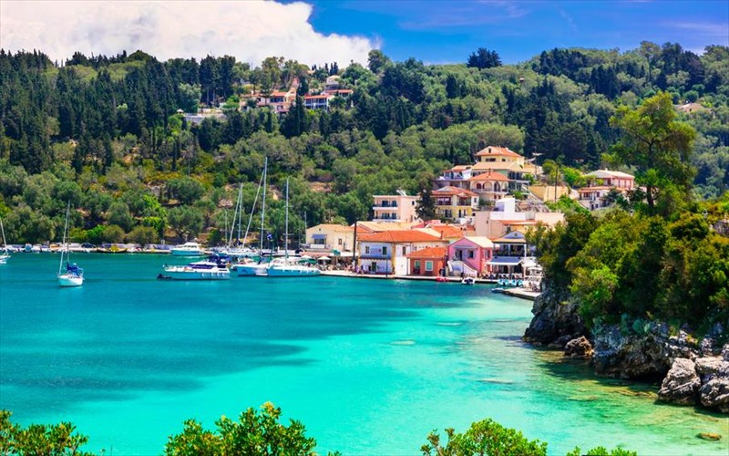 tour-sta-ellinika-nisia-mesa-apo-10-panemorfes-fotografies