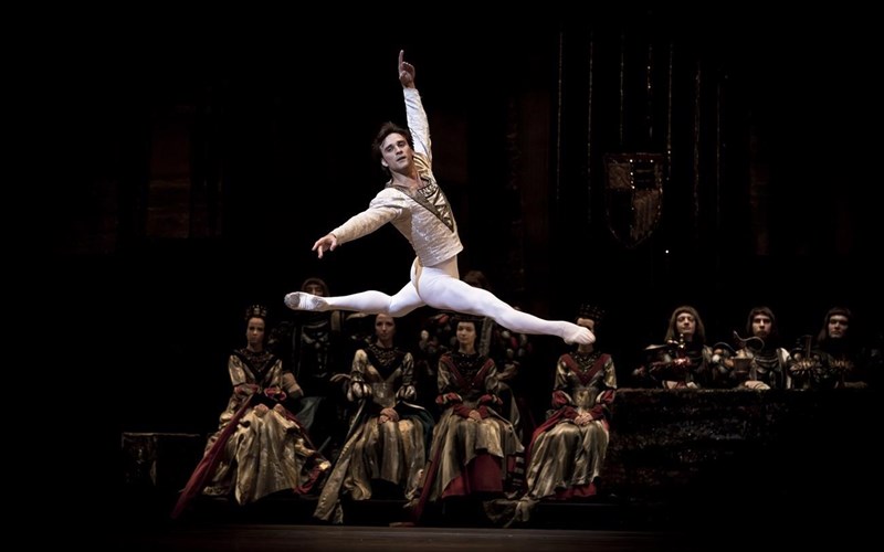 to-christmas-theater-sto-irodeio