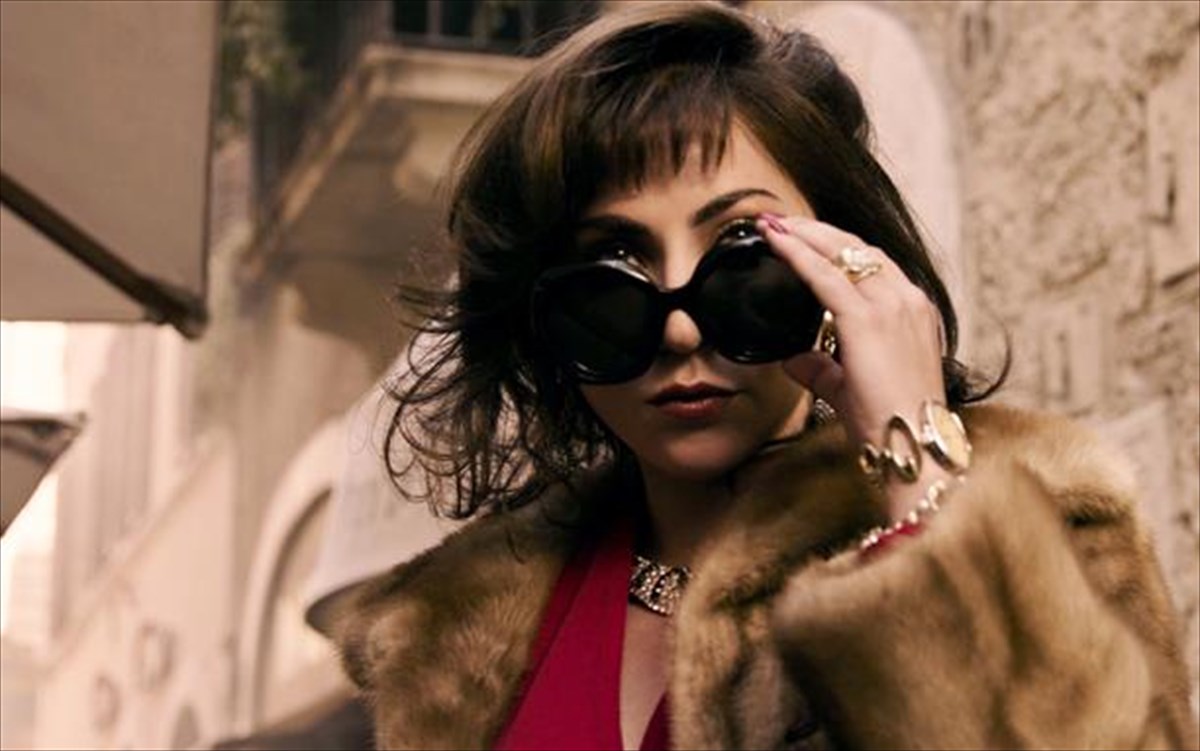 molis-kukloforise-to-trailer-tou-house-of-gucci