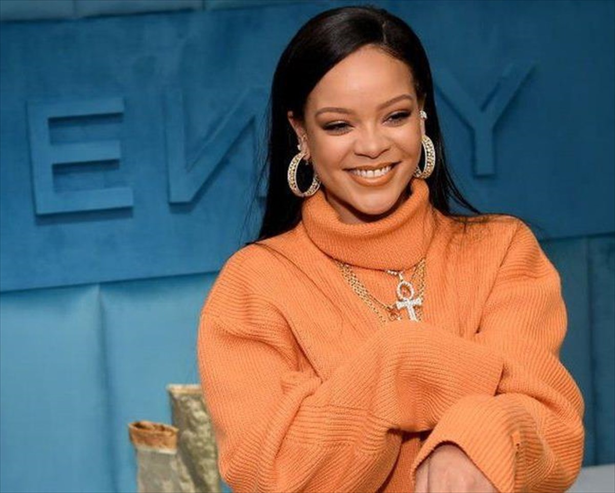 i-rihanna-einai-i-proti-gunaika-disekatommuriouxos-xari-stin-autokratoria-tis-fenty-proti-gunaika-disekatommuriouxos-xari-stin-autokratoria-tis-fenty