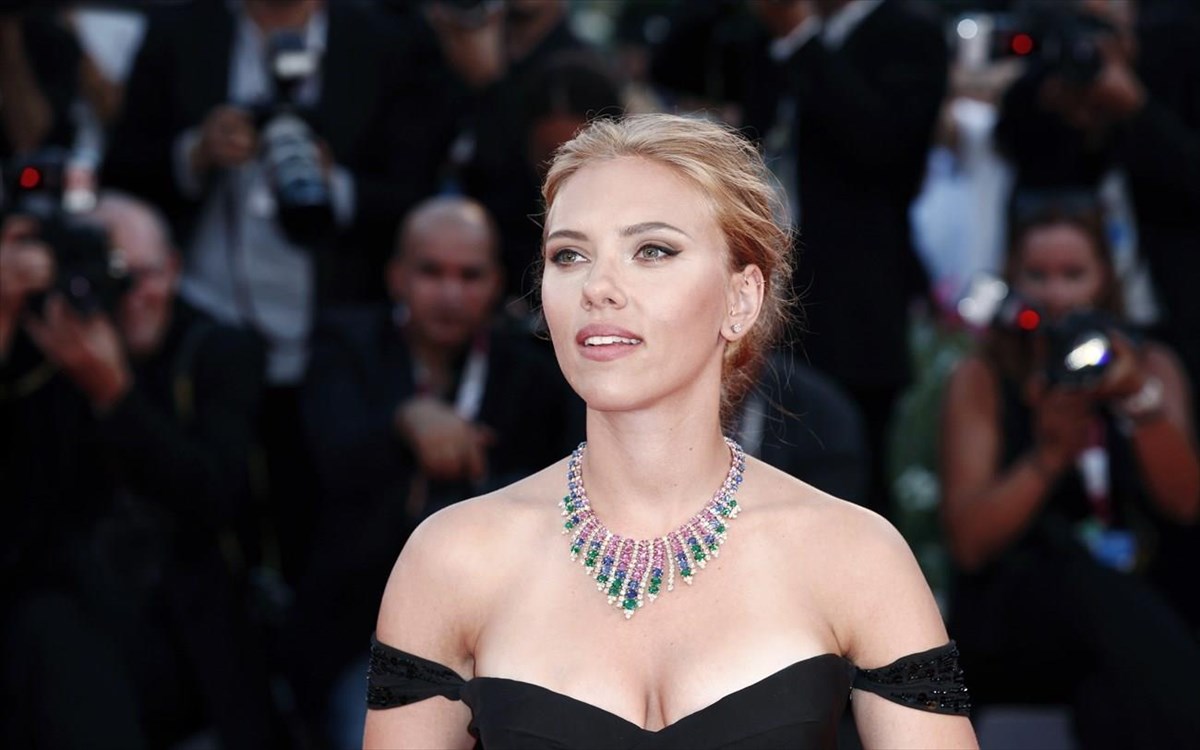 i-scarlett-Johansson-lansarei-ti-diki-tis-marka-kalluntikon-dimiourgontas-to-big-deal-tis-xronias