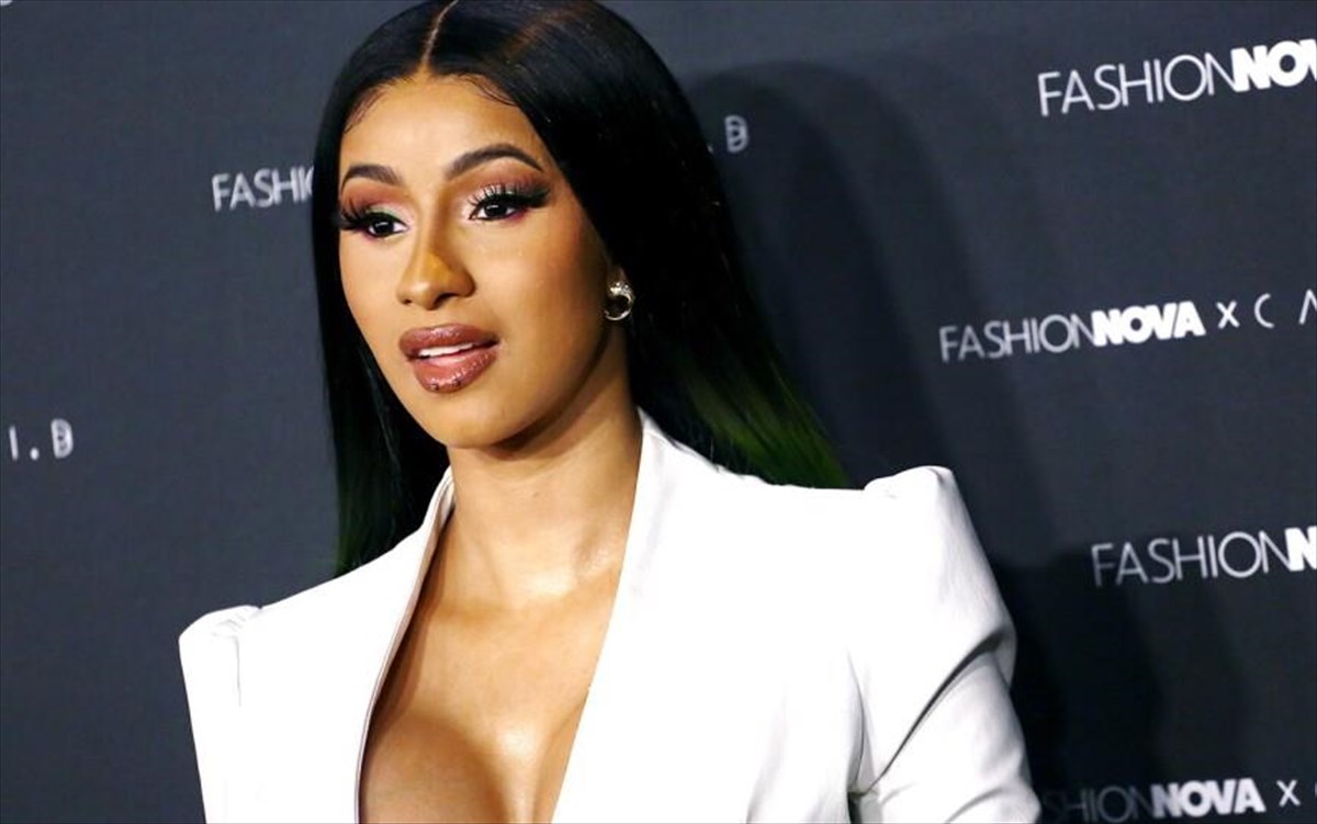 i-cardi-b-antidra-stous-diasimous-pou-lene-oti-den-louzontai-taktika