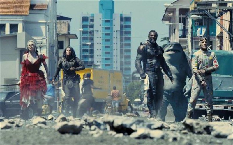 the-suicide-squad-sto-foteino-skotadi-tis-dc