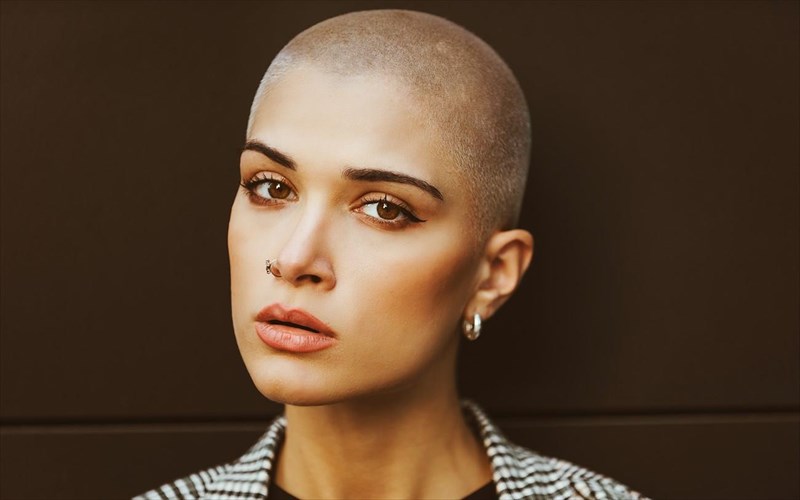 giati-to-ksurismeno-kefali-egine-to-hot-hair-trend-tou-fetinou-kalokairiou