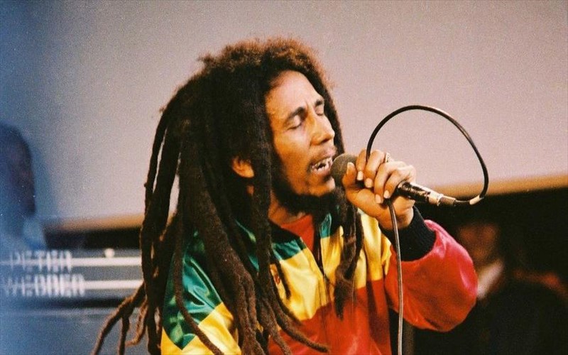 akukloforiti-ermineia-tou-slave-driver-apo-bob-marley-and-the-wailers