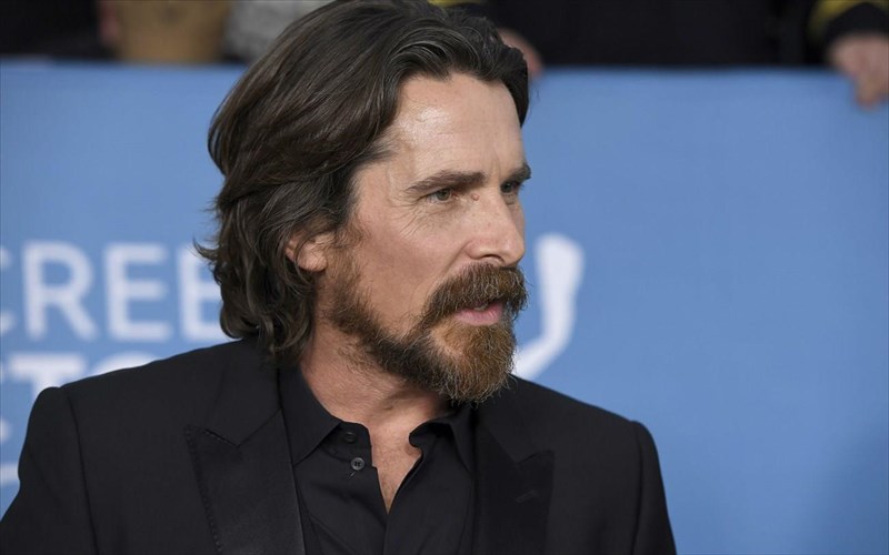 o-christian-bale-se-rolo-pastora-pou-egine-lathremporos-narkotikon