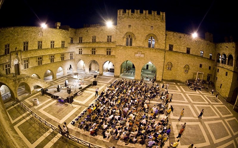 to-palati-ton-ippoton-filoksenei-kai-fetos-to-diethnes-festibal-rodou