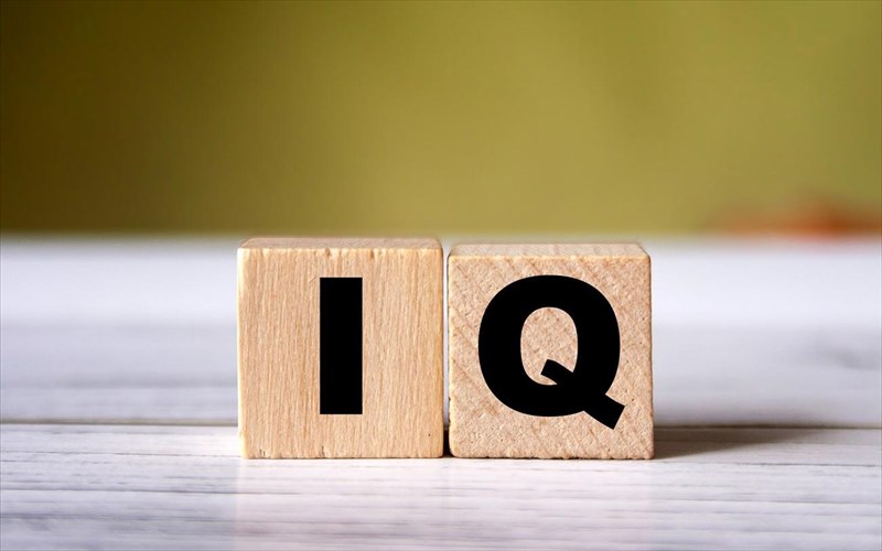 o-covid-19-epidra-arnitika-kai-sto-iq