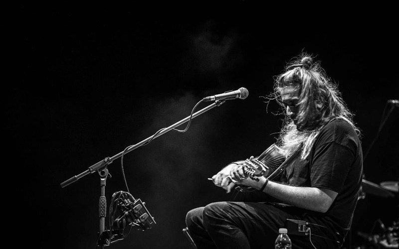 o-giannis-xaroulis-kato-apo-ta-astra-tou-theatrou-braxon-melina-merkouri