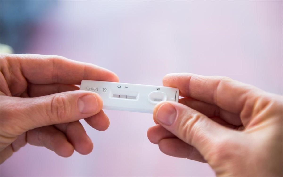 closeupwomanhandsholdingrapidcovid-19testwith