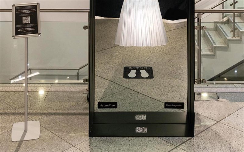 stand-freeena-diadrastiko-installationstoeleutherios-benizelos