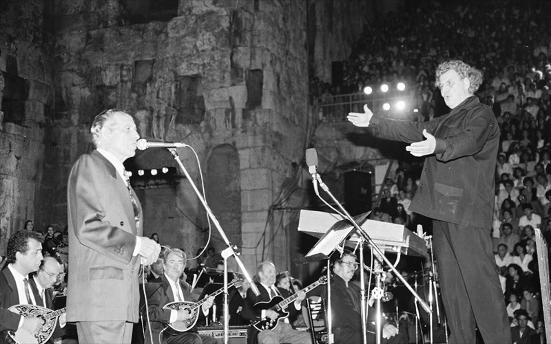 i-anakoinosi-tou-ethnikou-theatrou-gia-tin-apoleia-tou-miki-theodoraki