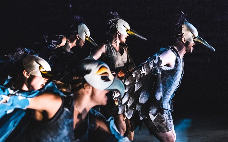 sunexizontai-me-epituxia-ta-aisxuleia