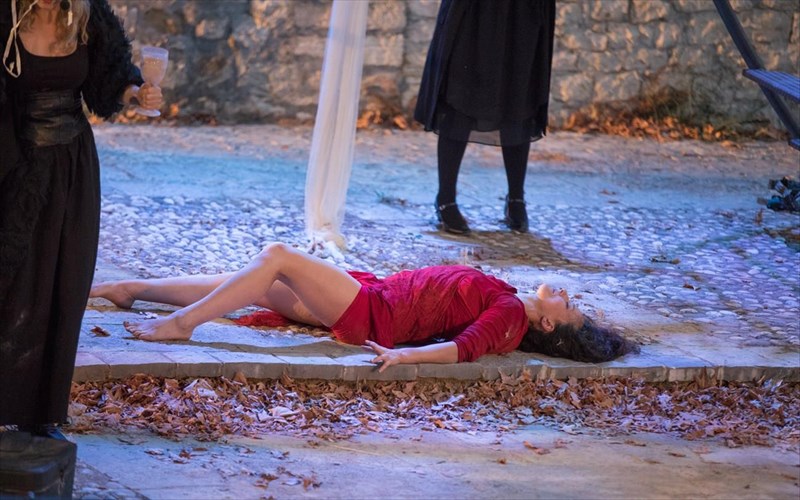 to-gefuri-tis-artas-kai-oi-lugeres-tou-kato-kosmou-sto-beakeio