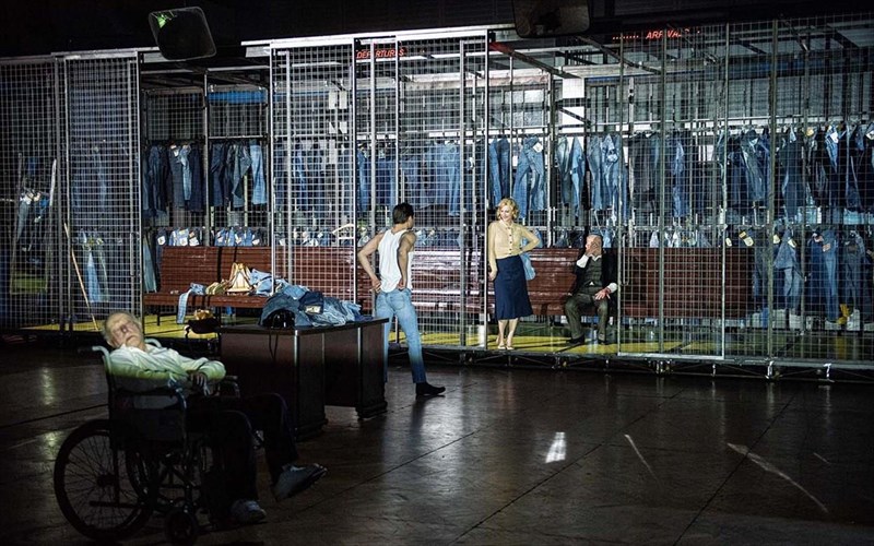 kristof-barlikofski-o-pagkosmiou-fimis-skinothetis-afigeitai-mia-istoria-gia-to-xollugount-stin-athina