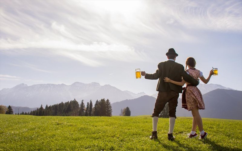 akuronetai-kai-fetos-to-oktoberfest