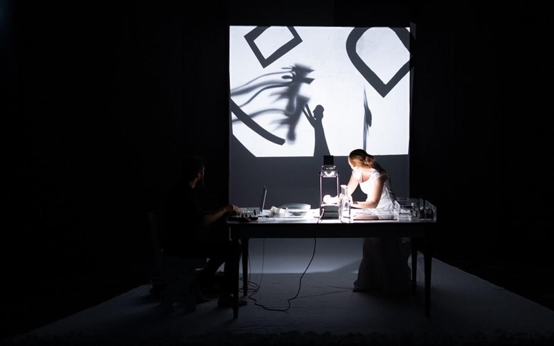 paratasi-gia-tin-parastasi-o-lampros-sto-theatro-xoros