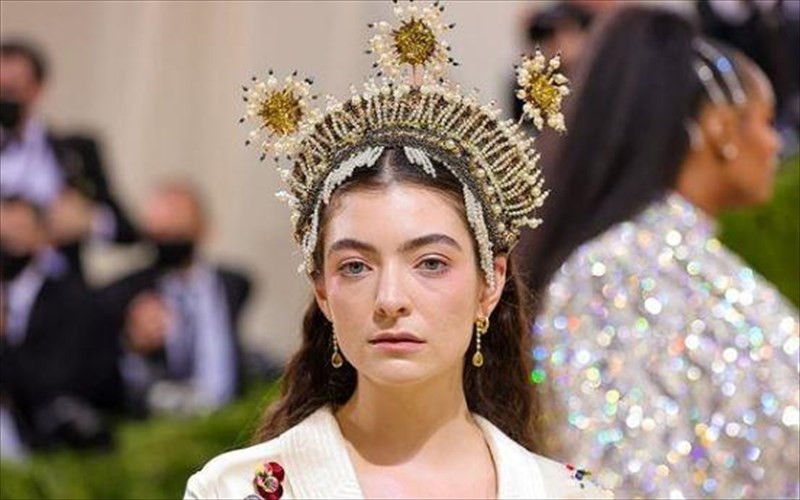 h-zoi-tis-pop-star-den-einai-gia-tin-lorde