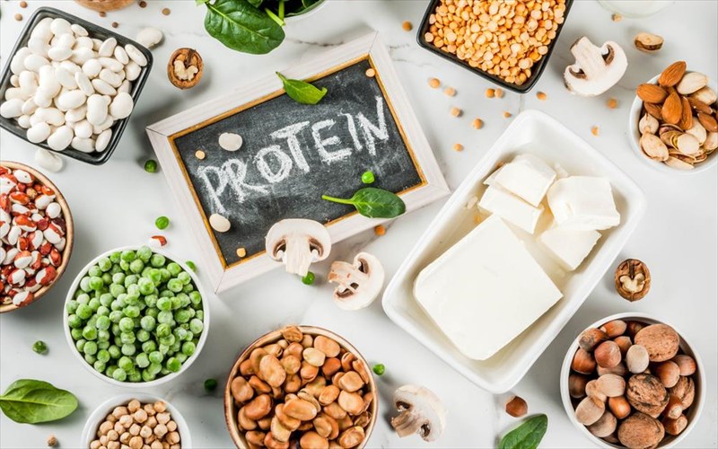 posi-proteini-xreiazeste-kathimerina-3-tropoi-na-to-upologisete-tropoi-na-to-upologisete