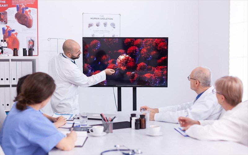 ksekinaei-dokimi-gia-test-aimatos-pou-entopizei-dekades-tupous-karkinou