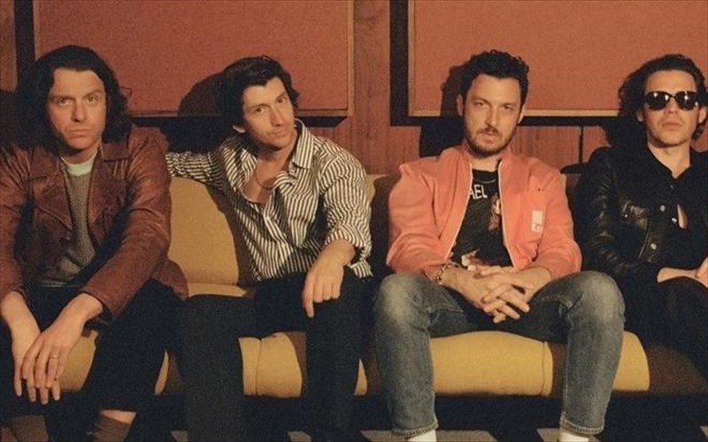 release-athens-2023-oi-arctic-monkeys-stin-plateia-nerou