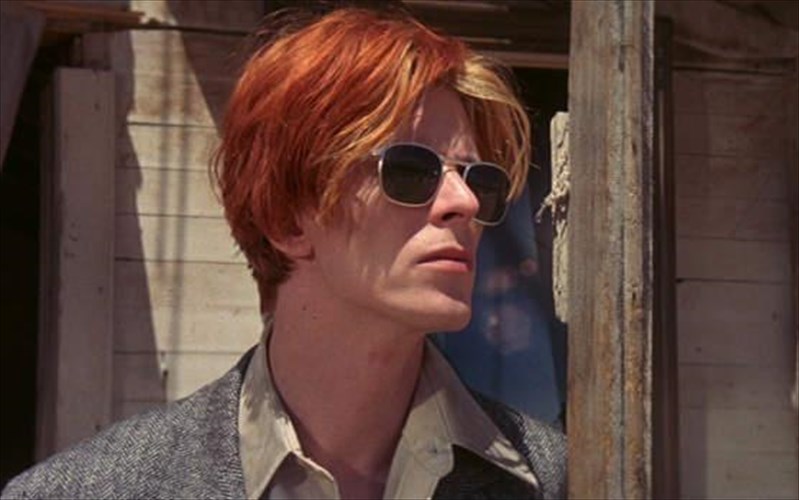 to-the-man-who-fell-to-earth-epanakukloforei-se-4k-ultra-hd-kai-blu-ray-blu-ray