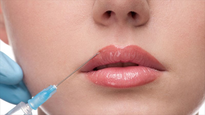 pote-prepei-na-katafugoume-ston-plastiko-xeirourgo