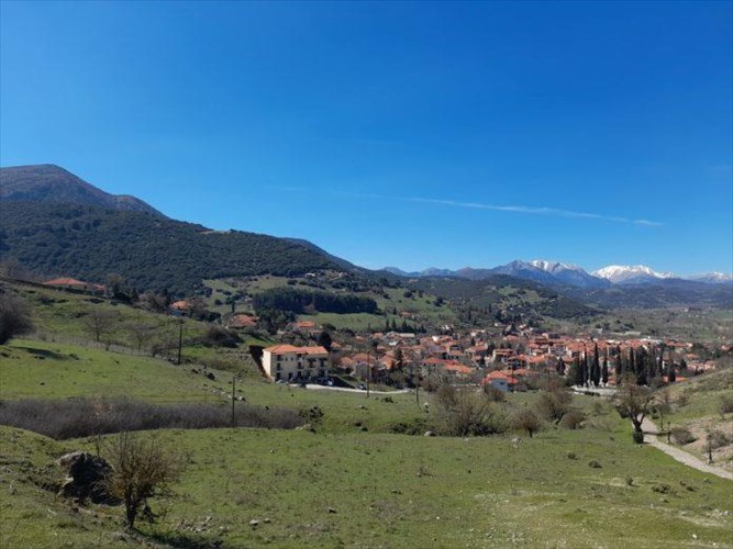 axaia-kai-oreini-naupaktia-enas-monadikos-se-fusiki-omorfia-proorismos