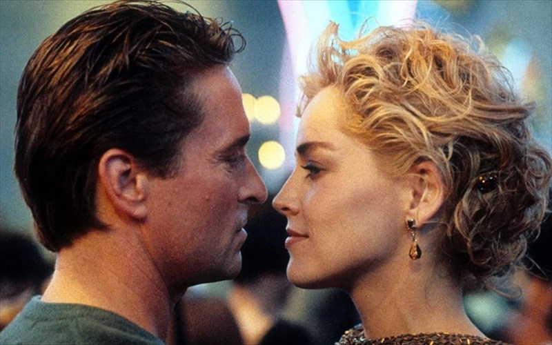 sharon-stone-o-michael-douglas-elabe-13-ekdolaria-perissotera-apo-mena-gia-to-basiko-enstikto
