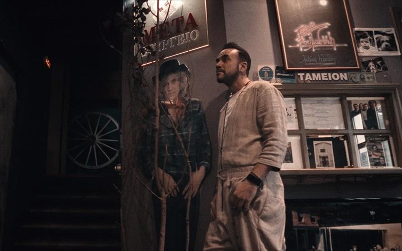 o-panos-mouzourakis-tragoudaei-loukiano-kilaidoni