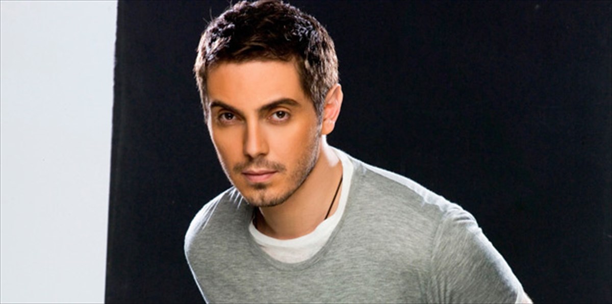 to-kalokairi-tou-m-xatzigianni-teleionei-stin-athina