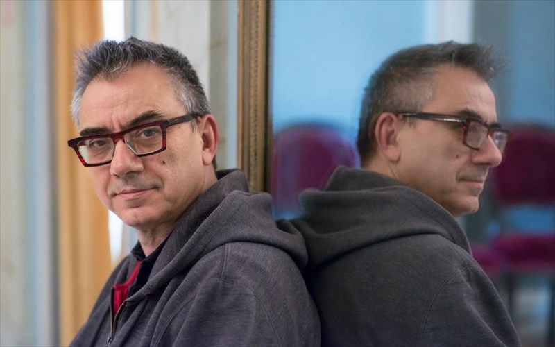 o-nikos-diamantis-einai-o-neos-kallitexnikos-dieuthuntis-tou-dimotikou-theatrou-peiraia-neos-kallitexnikos-dieuthuntis-tou-dimotikou-theatrou-peiraia