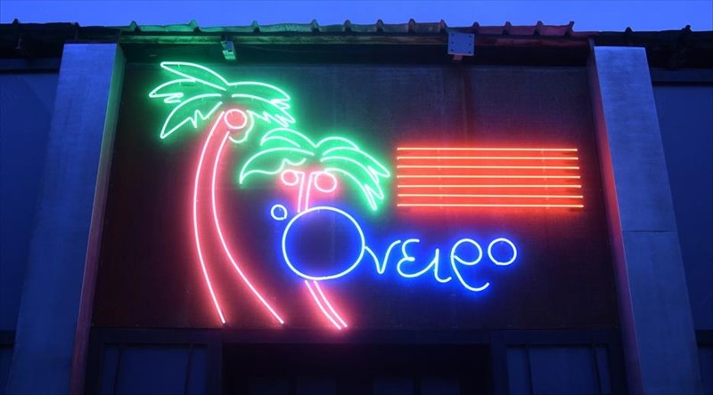 auti-i-nuxta-menei-sto-theatro-petras-nuxta-menei-sto-theatro-petras