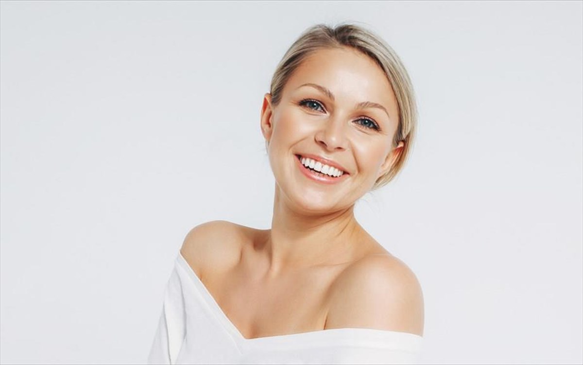 beautyportraitofblondesmilinglaughingwoman35yearclean