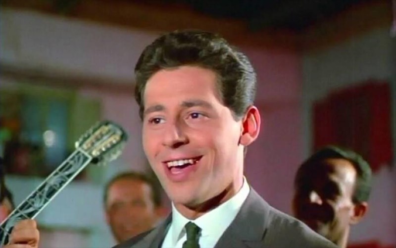 efuge-apo-ti-zoi-o-tragoudistis-giannis-bogiatzis-tragoudistis-giannis-bogiatzis