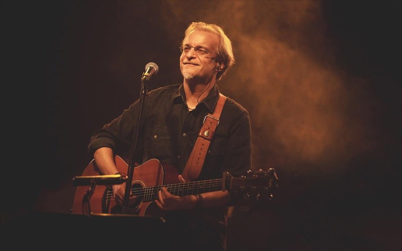 to-kalokairi-arxizei-me-ton-milto-pasxalidi-sto-theatro-braxon-melina-merkouri