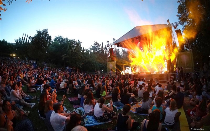 kalokairines-stigmes-ston-kipo-tou-megarou