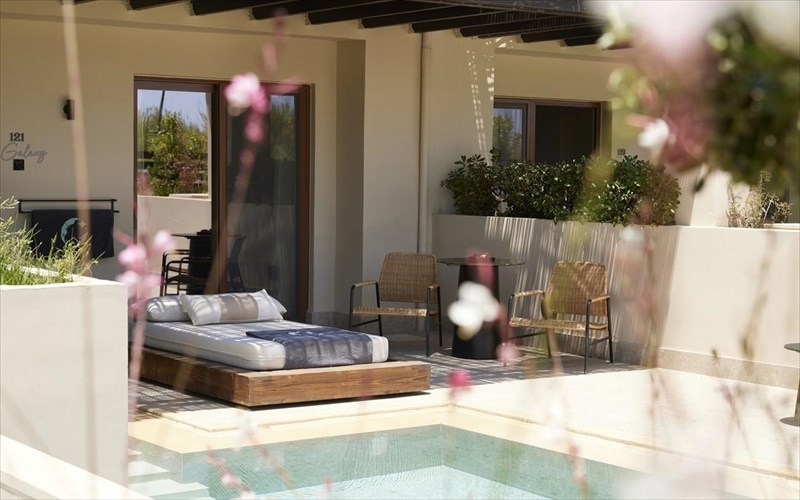 exclusive-collection-by-louis-hotels-ta-mykonos-theoxenia-kai-asterion-estiazoun-sto-wellness-me-tis-mindful-weeks