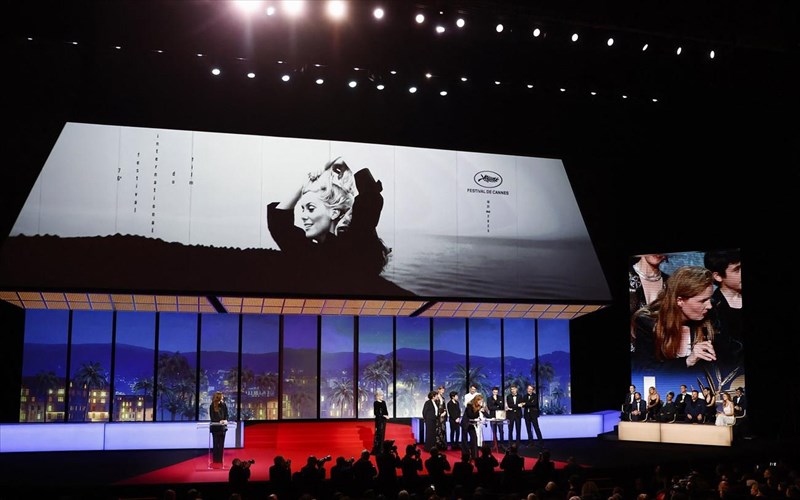 kannes-stin-anatomia-mias-ptosis-tis-zistin-trie-o-xrusos-foinikas-xrusos-foinikas